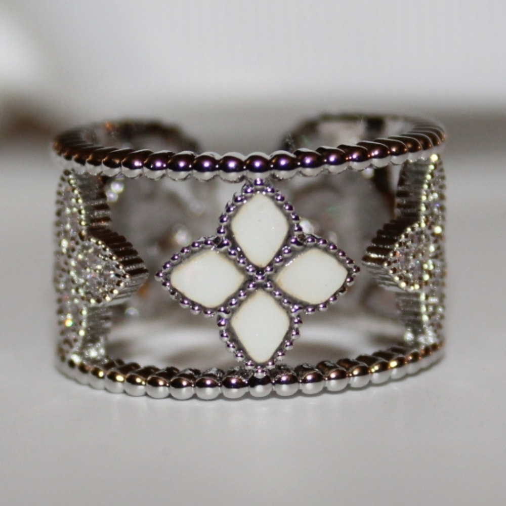 Petal Aura Adjustable Ring – Silver Frost Petal
